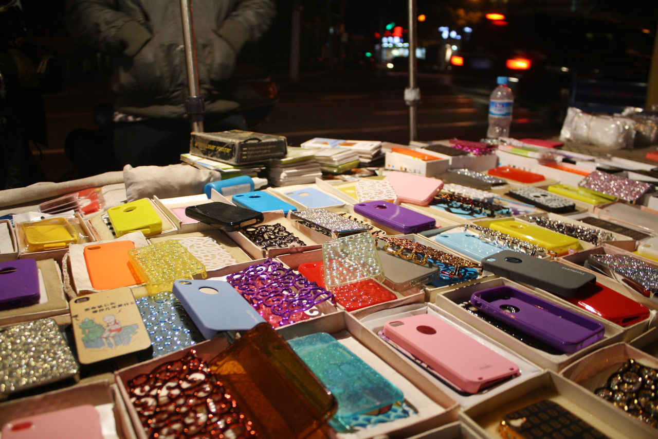 上海路上で売ってるiPhoneケース