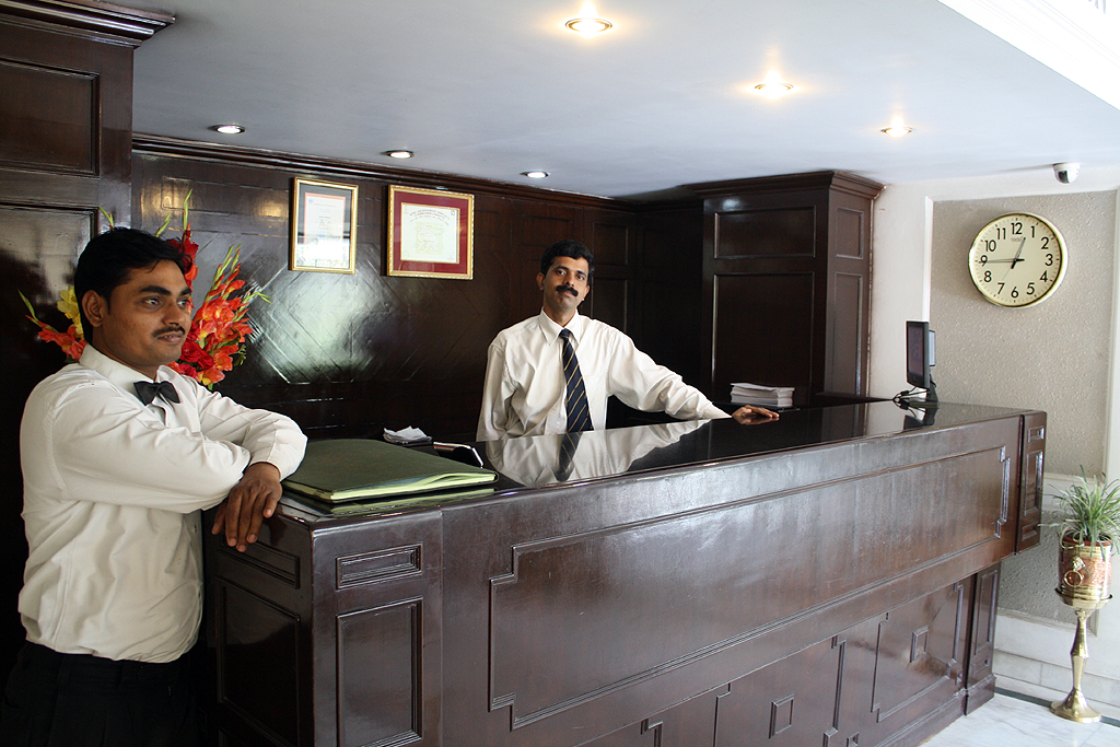 バラナシのホテル hotel vaibhavのフロント