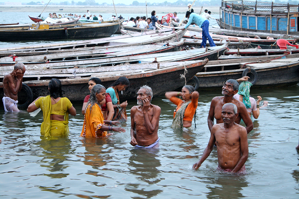 インドのガンジス川での沐浴