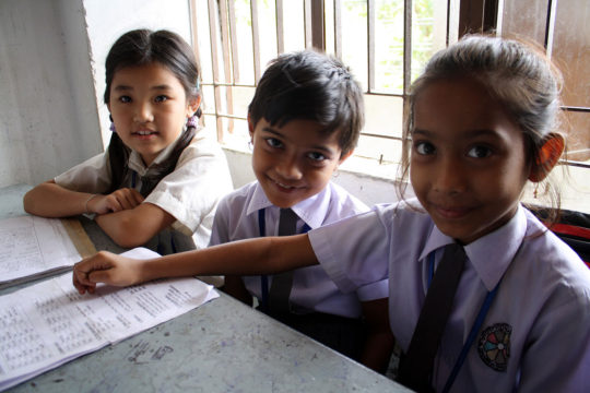バングラデシュ学校の子供たちの笑顔
