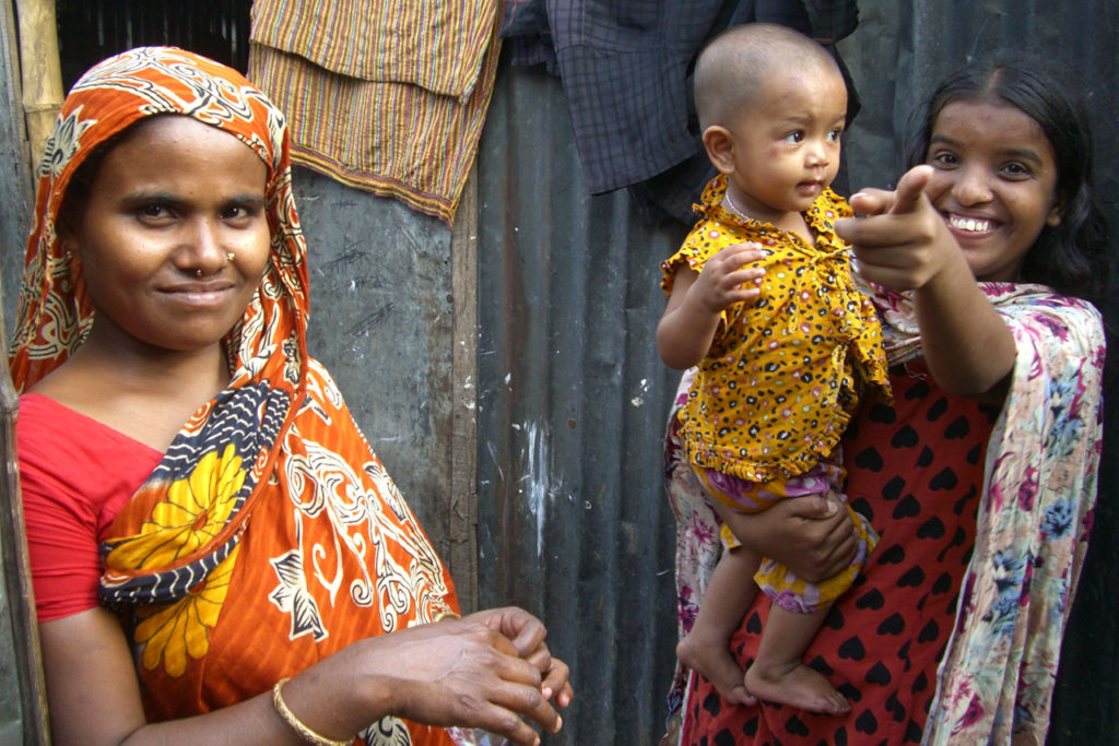 バングラデシュのスラムに住む家族