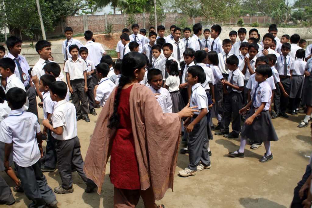 歓迎会が終わって教室に戻るバングラデシュの学生