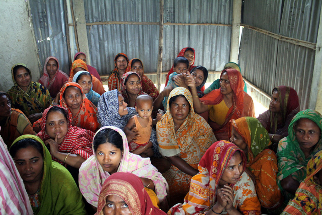 グラミン銀行が融資した村の女性たち