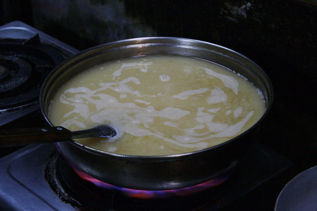 カニ釣りで釣ったカニで作るスープ