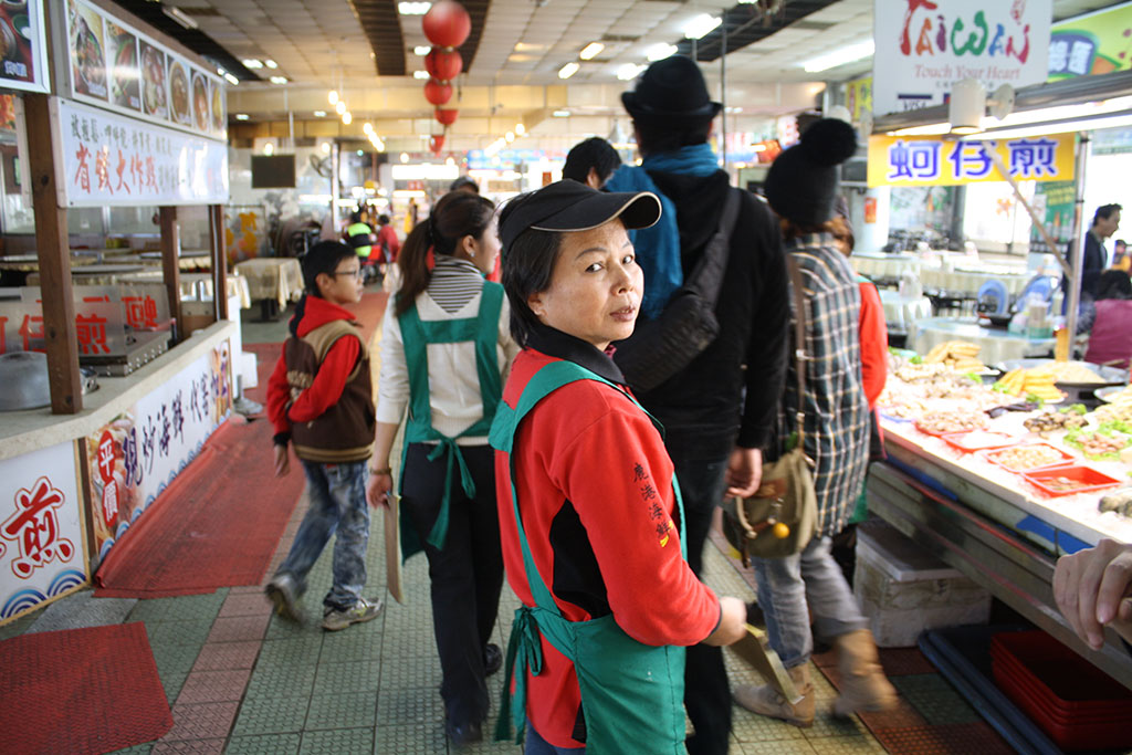 台中のローカル魚市場の強引なオバサン