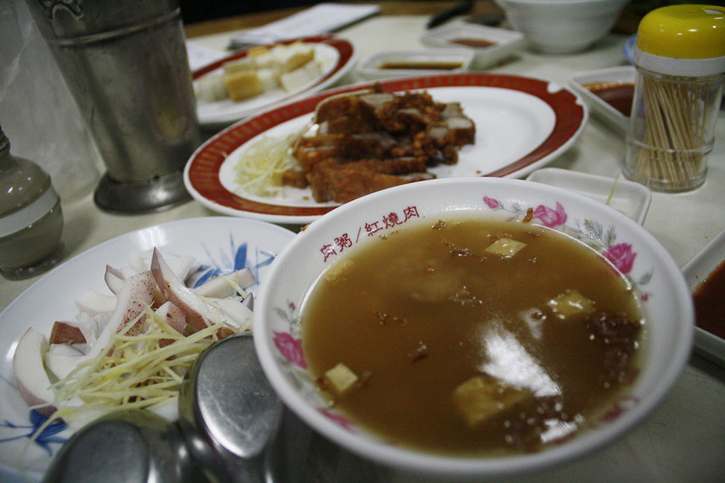 台北ローカル店 周記肉粥店の料理