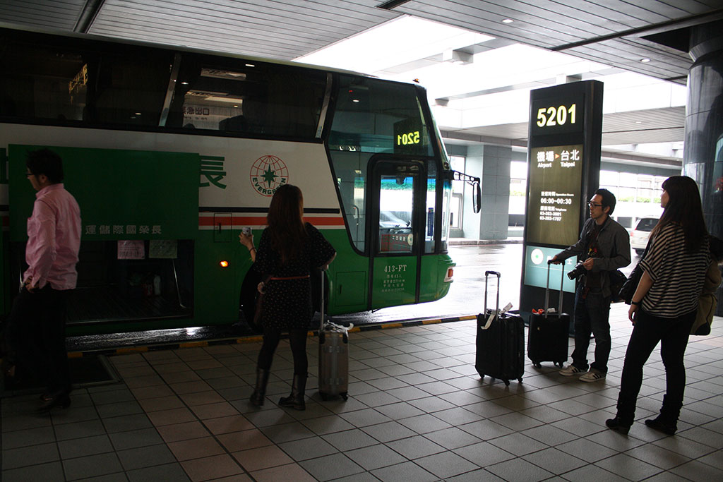 台湾空港のバス停