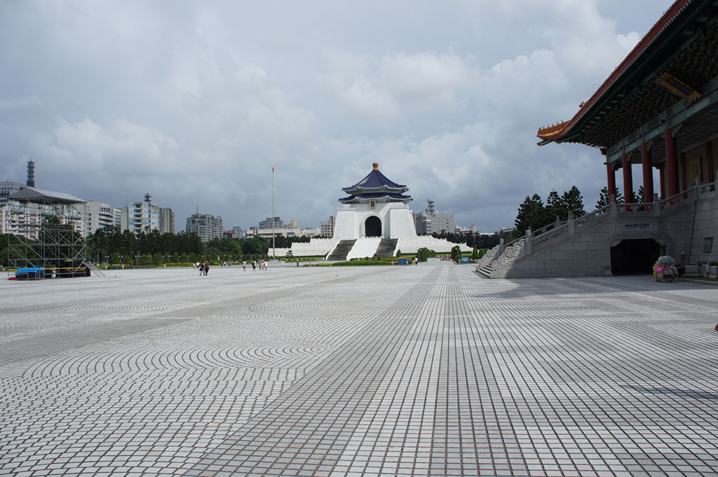 台北の観光スポットの中正紀念堂は広い