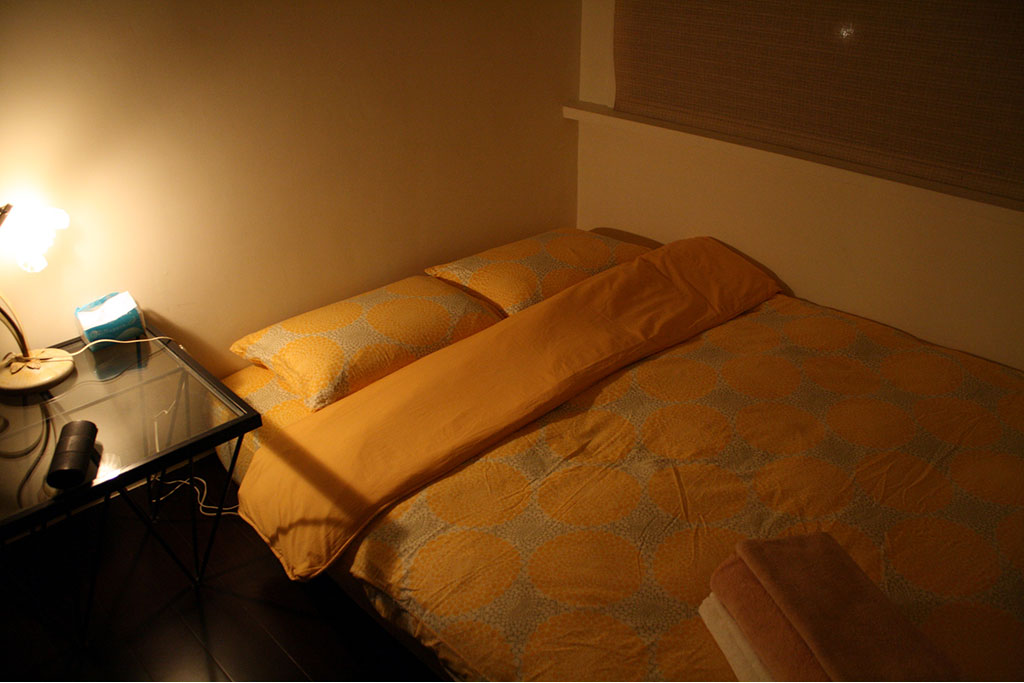 台北の民泊マンションのベッド